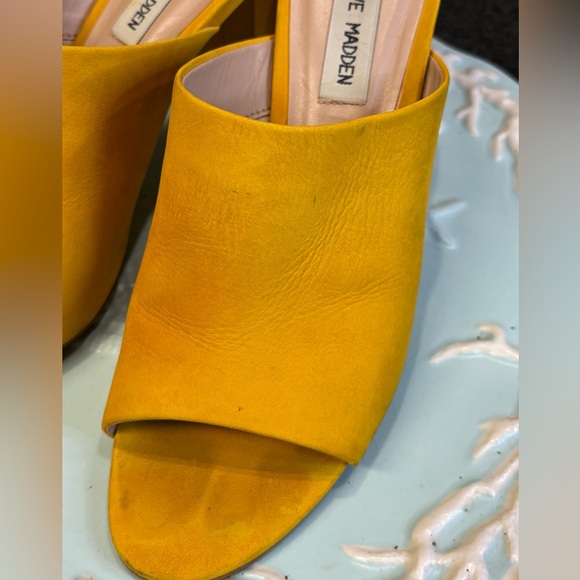 Beautiful Mustard STEVE MADDEN Shoes! ❤️ - Picture 7 of 8